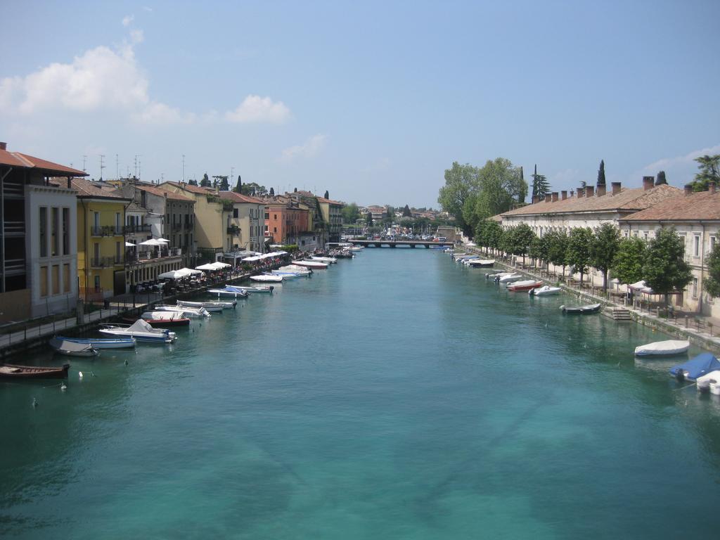 Fiori Sull'Acqua Apartments Peschiera del Garda Exterior photo